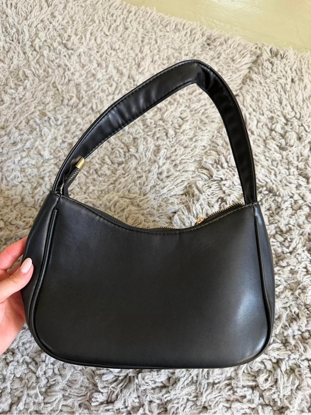 Classic Black Shoulder Bag - Sleek Everyday Handbag
